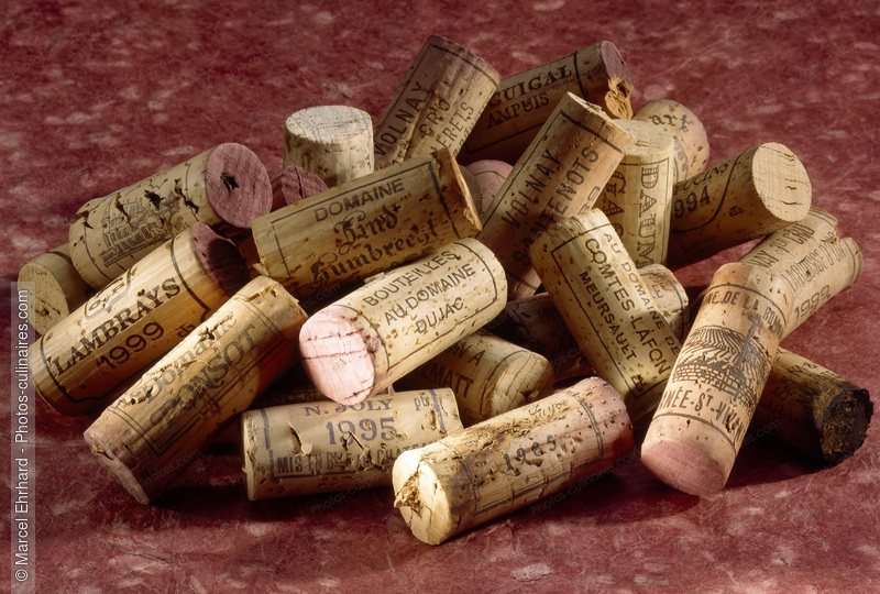 Bouchons de bouteilles de vins - photo référence NM123.jpg