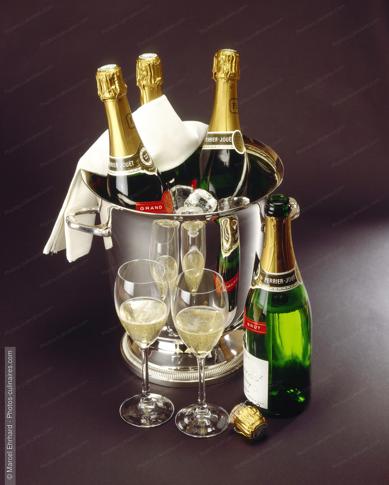 Bouteilles de champagne Perrier Jouet - photo référence BO138.jpg