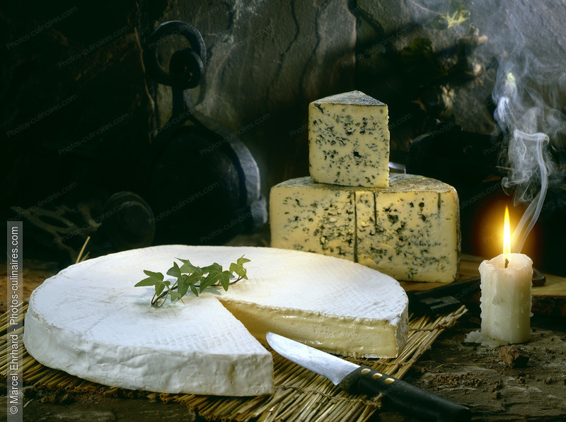 Brie et bleu des Causses en cave d'affinage - photo référence FR44.jpg