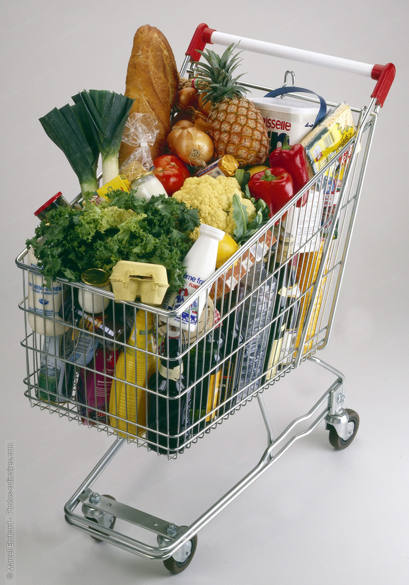 Chariot se supermarché rempli de nourriture - photo référence EP37.jpg