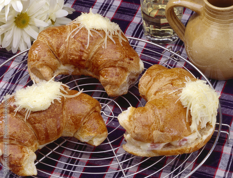 Croissants salés fourrés au jambon - photo référence TT149.jpg