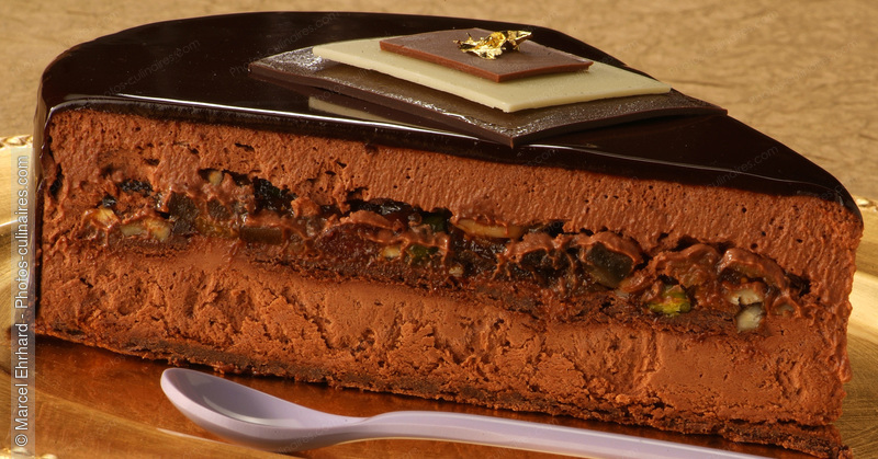 Gâteau au chocolat fourré de fruits secs - photo référence DE218N.jpg