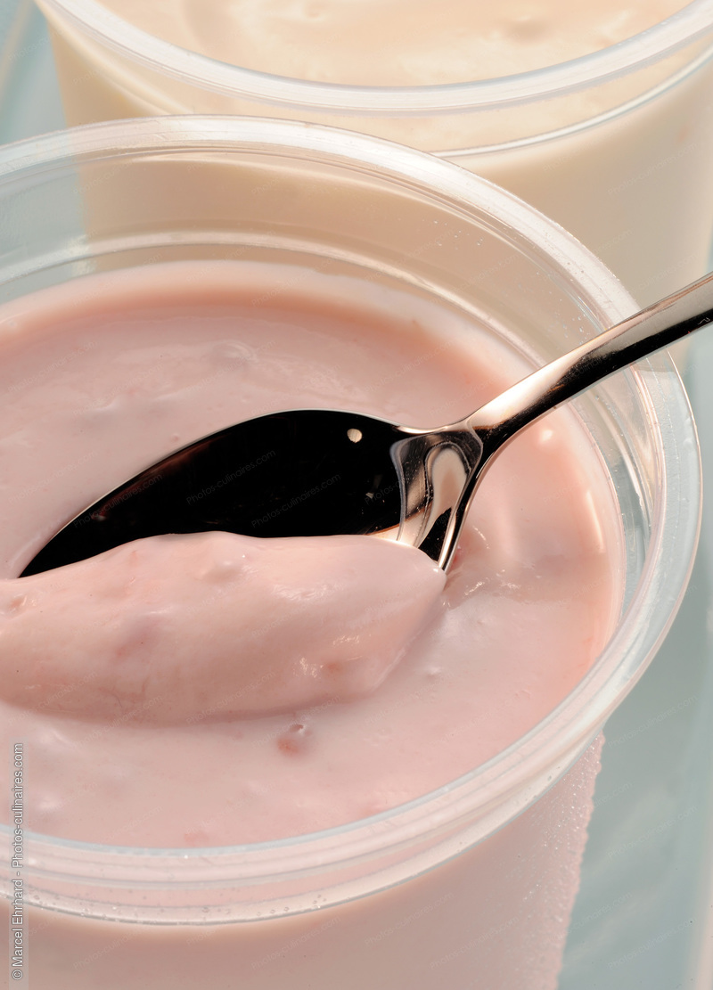 Pot de yaourt avec cuillère - photo référence OE38N.jpg