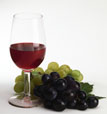Verre de vin rouge et raisins