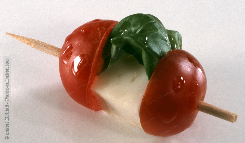 Amuse-bouche en brochette de tomate - photo r&eacute;f&eacute;rence AB20.jpg