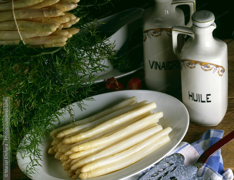 Asperges blanches pel&eacute;es - photo r&eacute;f&eacute;rence AS8.jpg