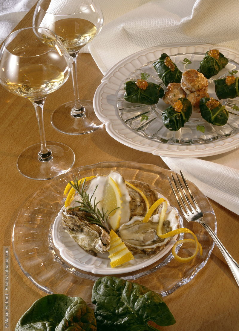 Assiettes d'hu&icirc;tres et de ravioles aux &eacute;pinards - photo r&eacute;f&eacute;rence PO297.jpg