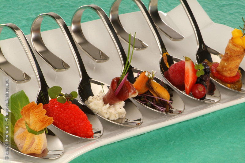 assortiment d'amuses bouche sur cuill&egrave;res - photo r&eacute;f&eacute;rence AB42N.jpg