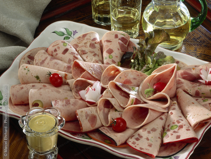 Assortiment de charcuterie alsacienne - photo r&eacute;f&eacute;rence CH263.jpg