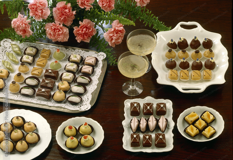 Assortiment de mignardises - photo r&eacute;f&eacute;rence DE176.jpg