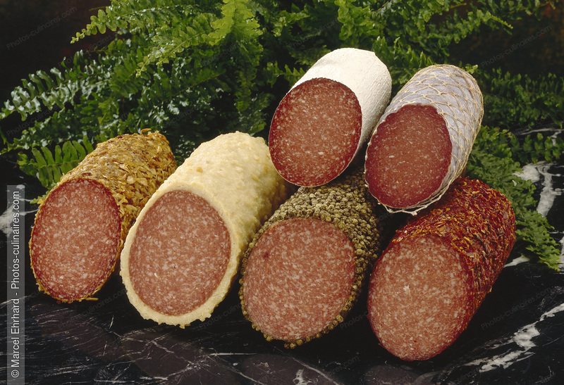 Assortiment de salamis - photo r&eacute;f&eacute;rence CH260.jpg