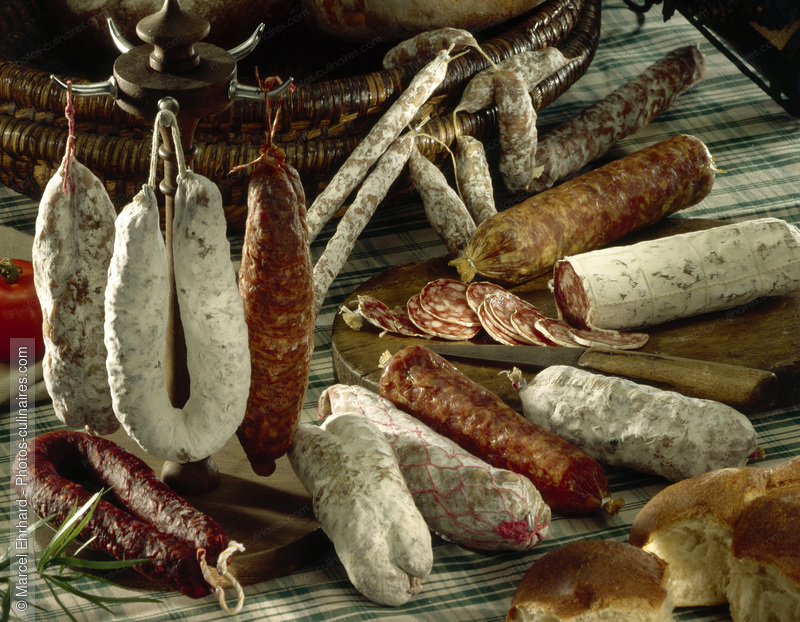 Assortiment se saucissons secs - photo r&eacute;f&eacute;rence CH270.jpg