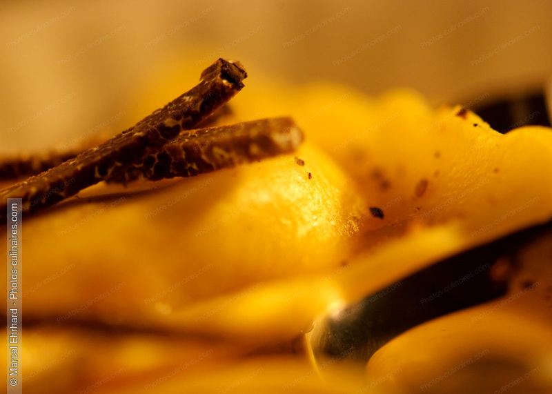 bâtonnet de truffe sur raviolis - photo référence FG65N.jpg
