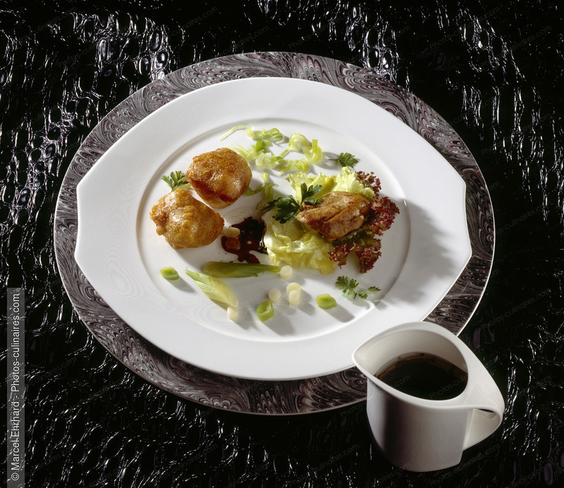 Beignets de foie d'oie et salade de ris de veau aux poireaux et &agrave; la bi&egrave;re - photo r&eacute;f&eacute;rence PC333.jpg