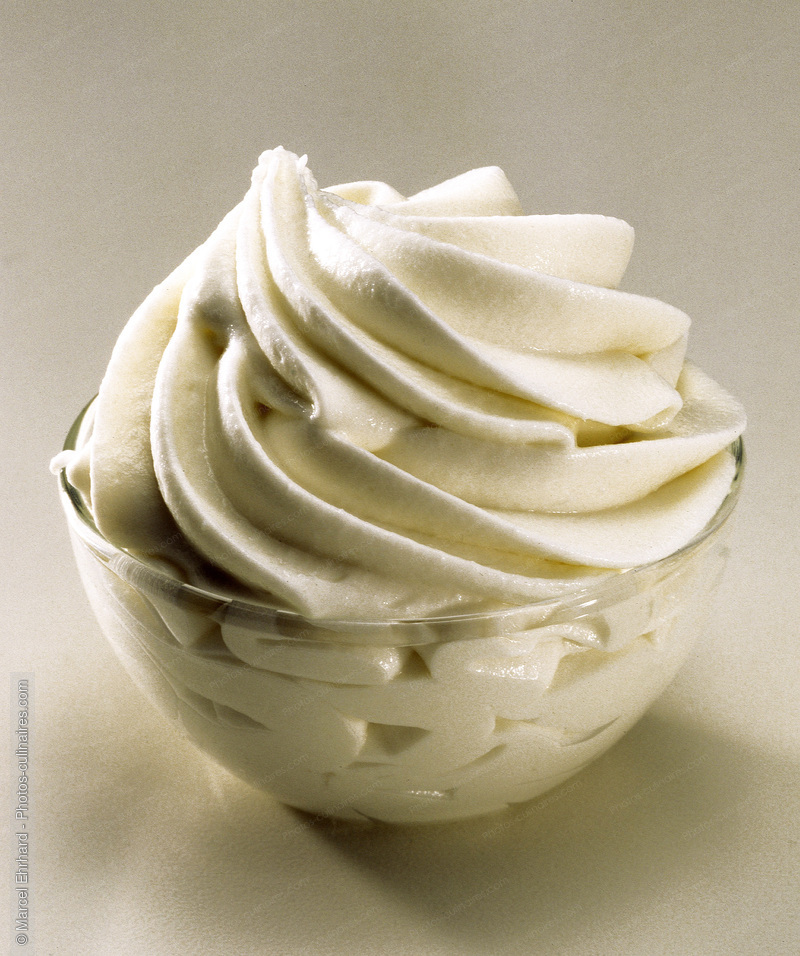 Bol de cr&egrave;me chantilly - photo r&eacute;f&eacute;rence DE558.jpg