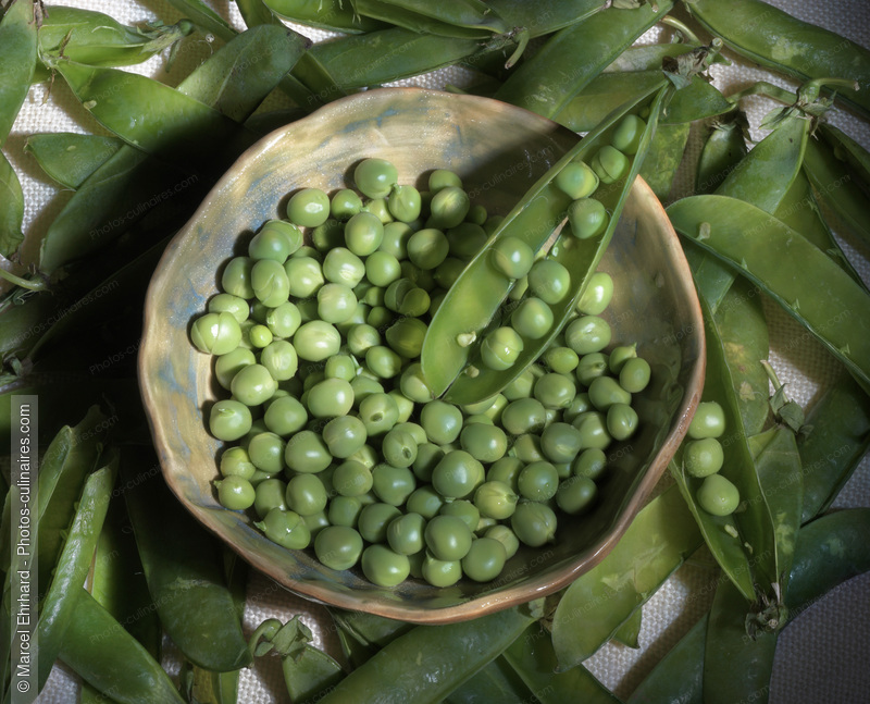 Bol de petits pois avec cosses - photo r&eacute;f&eacute;rence LE613N.jpg