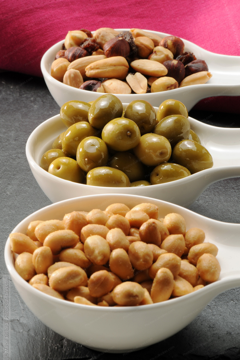 Bols de graines et d'olives pour l'ap&eacute;ritif - photo r&eacute;f&eacute;rence AB69N.jpg