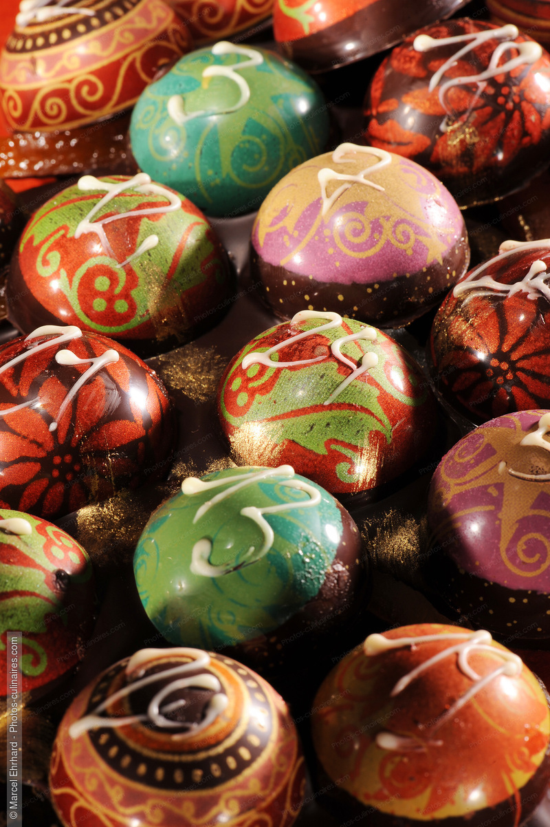 Boules en chocolat décorées - photo référence DE618N.jpg