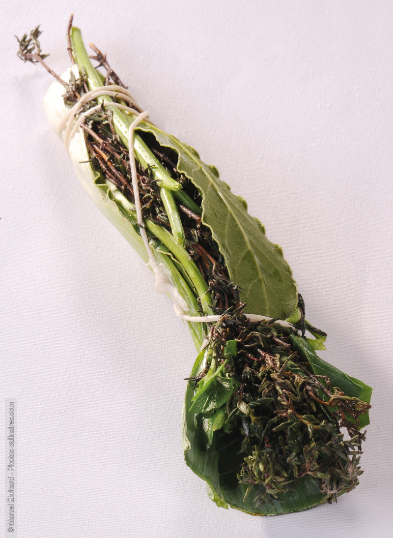 Bouquet d'herbes aromatiques - photo r&eacute;f&eacute;rence LE446N.jpg