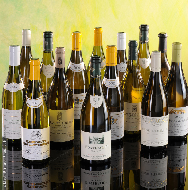 Bouteilles de vin blanc de bourgogne - photo référence BO268N.jpg