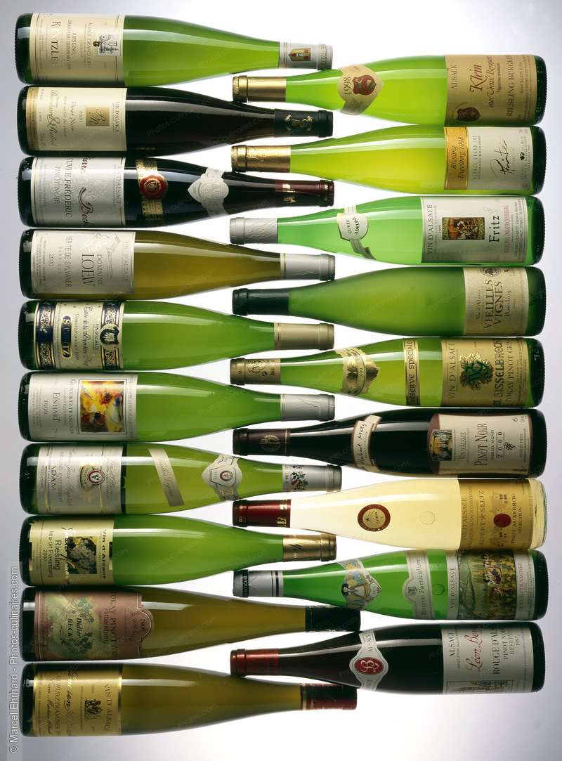 Bouteilles de vin d'alsace couchées - photo référence BO194N.jpg