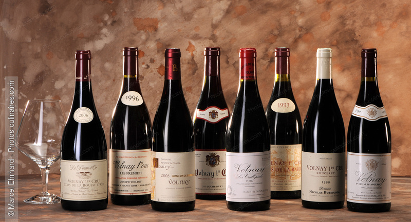 Bouteilles de vin de Volnay - photo r&eacute;f&eacute;rence BO249N.jpg