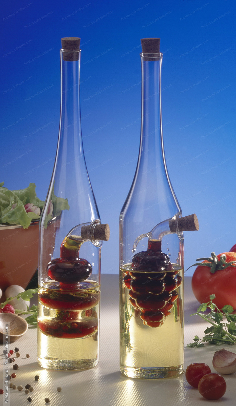 Bouteilles de vinaigre et huile - photo r&eacute;f&eacute;rence EP79.jpg