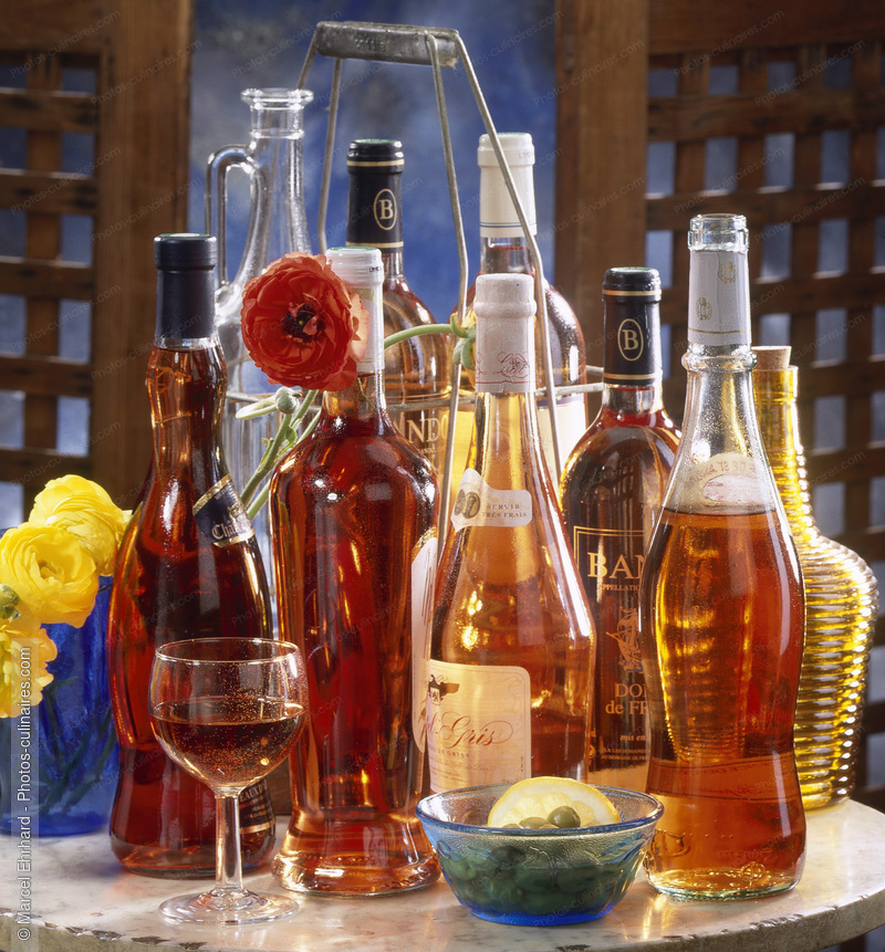 Bouteilles de vins ros&eacute; - photo r&eacute;f&eacute;rence BO250.jpg