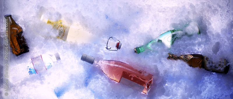 Bouteilles sur glace pil&eacute;e - photo r&eacute;f&eacute;rence BO95.jpg