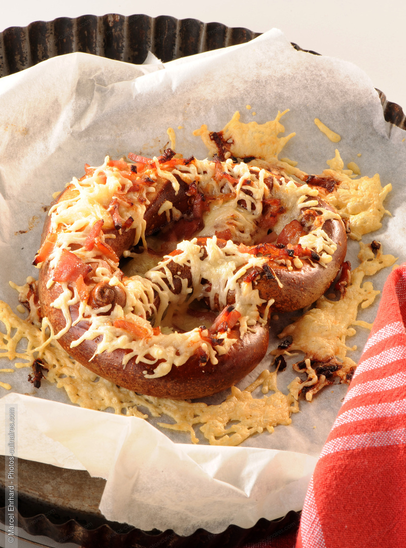 Bretzel farci en cuisson - photo r&eacute;f&eacute;rence KP105N.jpg