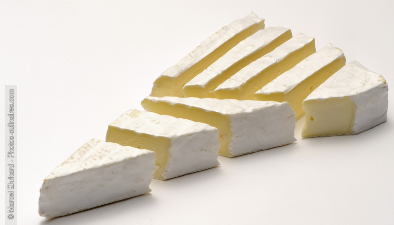 Brie de Meaux tranch&eacute; - photo r&eacute;f&eacute;rence FR360N.jpg