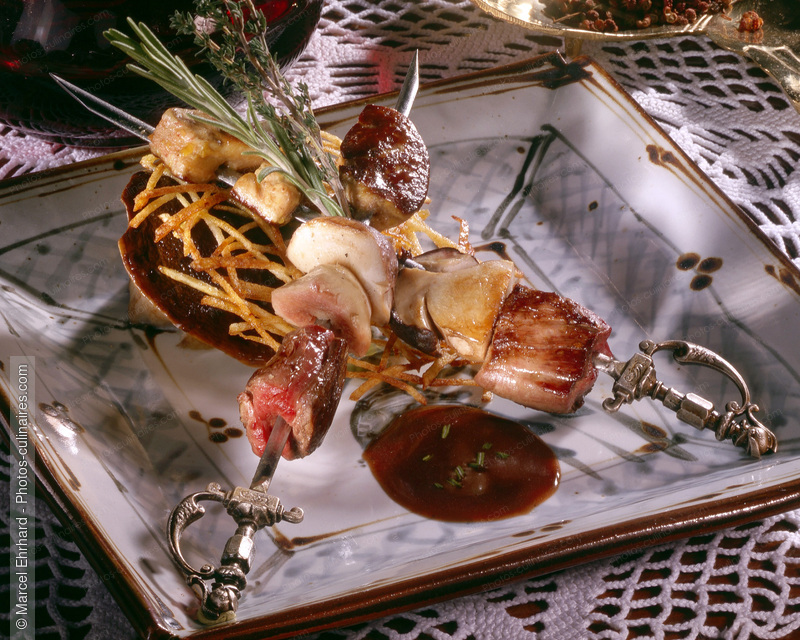 Brochette de viande rouge, - photo r&eacute;f&eacute;rence PC427.jpg