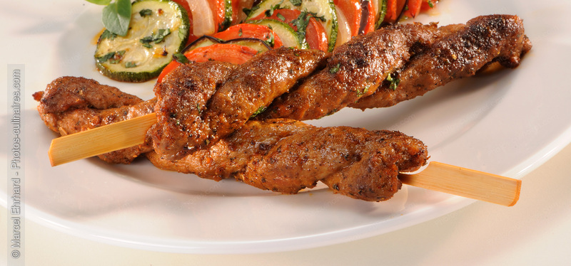 Brochettes de viande torsad&eacute;es - photo r&eacute;f&eacute;rence PC772N.jpg