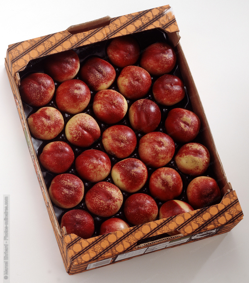 Cageot de nectarines blanches - photo référence FRU74.jpg