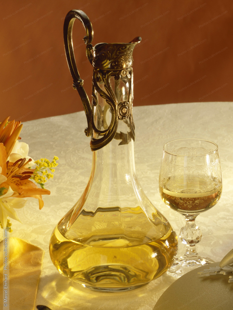 Carafe et verre de vin blanc - photo référence AT79.jpg