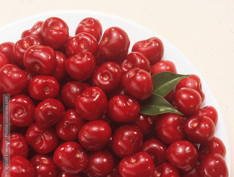 Cerise rouge - photo r&eacute;f&eacute;rence FRU343.jpg