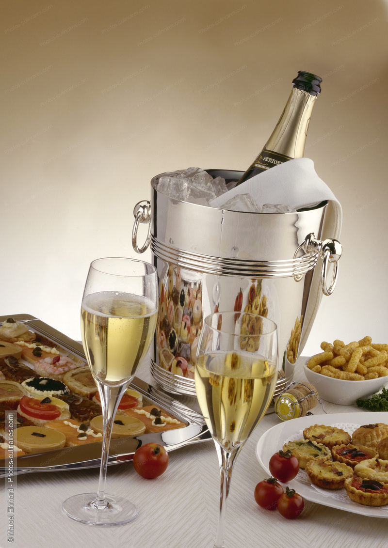 Champagne et amuses bouche - photo r&eacute;f&eacute;rence BO199.jpg