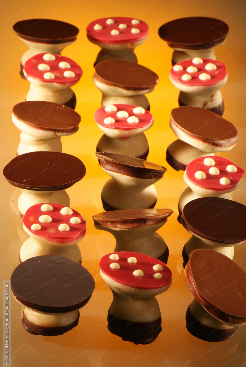 Champignons en p&acirc;te d'amande - photo r&eacute;f&eacute;rence DE717N.jpg