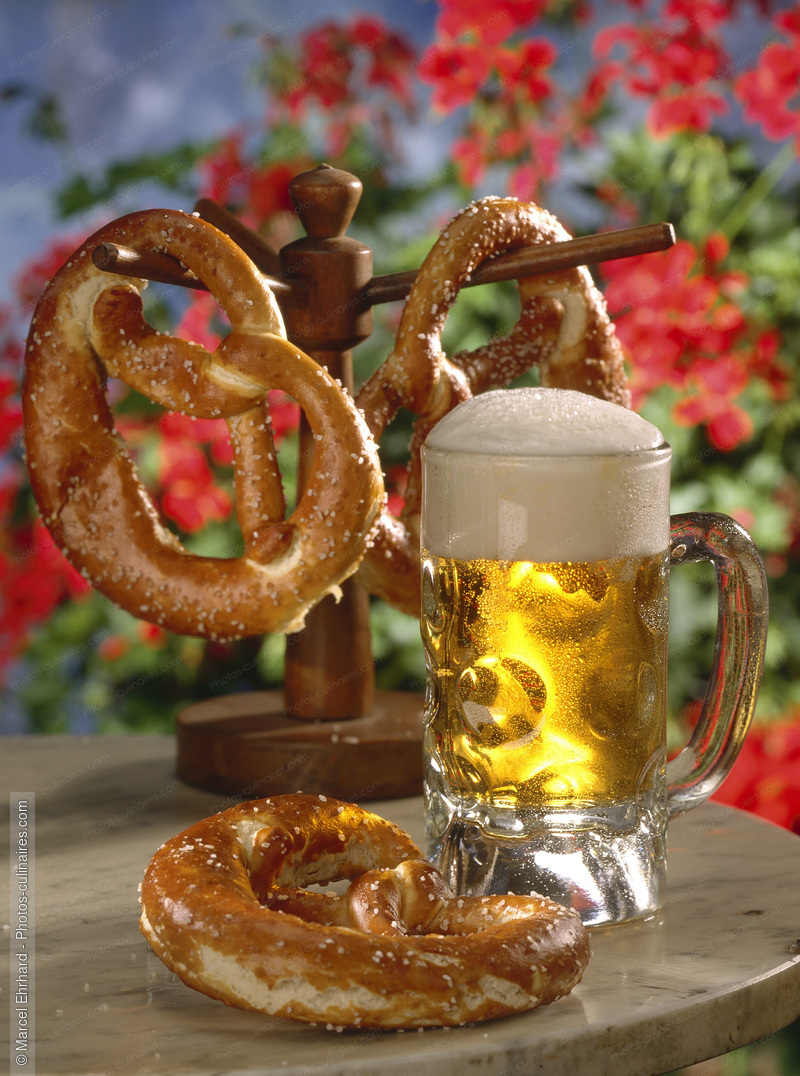 Chope de bi&egrave;re et bretzels - photo r&eacute;f&eacute;rence BO253.jpg