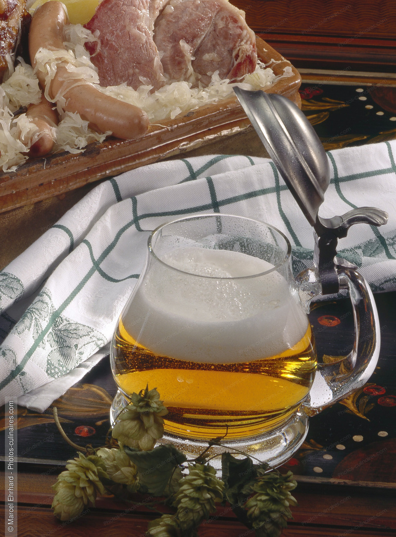 Chope de bi&egrave;re et choucroute - photo r&eacute;f&eacute;rence BO248.jpg