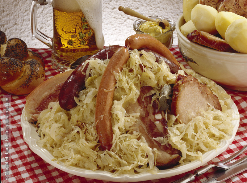 Choucroute et bi&egrave;re - photo r&eacute;f&eacute;rence CHO123.jpg