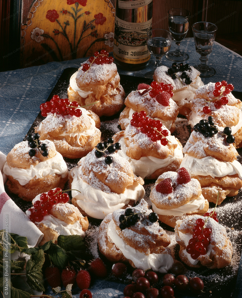 Choux &agrave; la cr&egrave;me et aux fruits - photo r&eacute;f&eacute;rence DE29.jpg