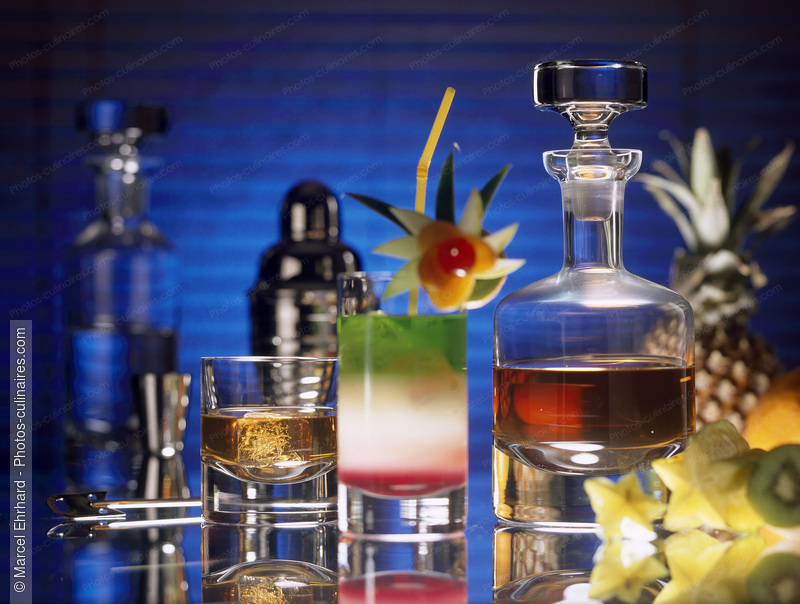 Cocktails sur un bar - photo référence BO206.jpg