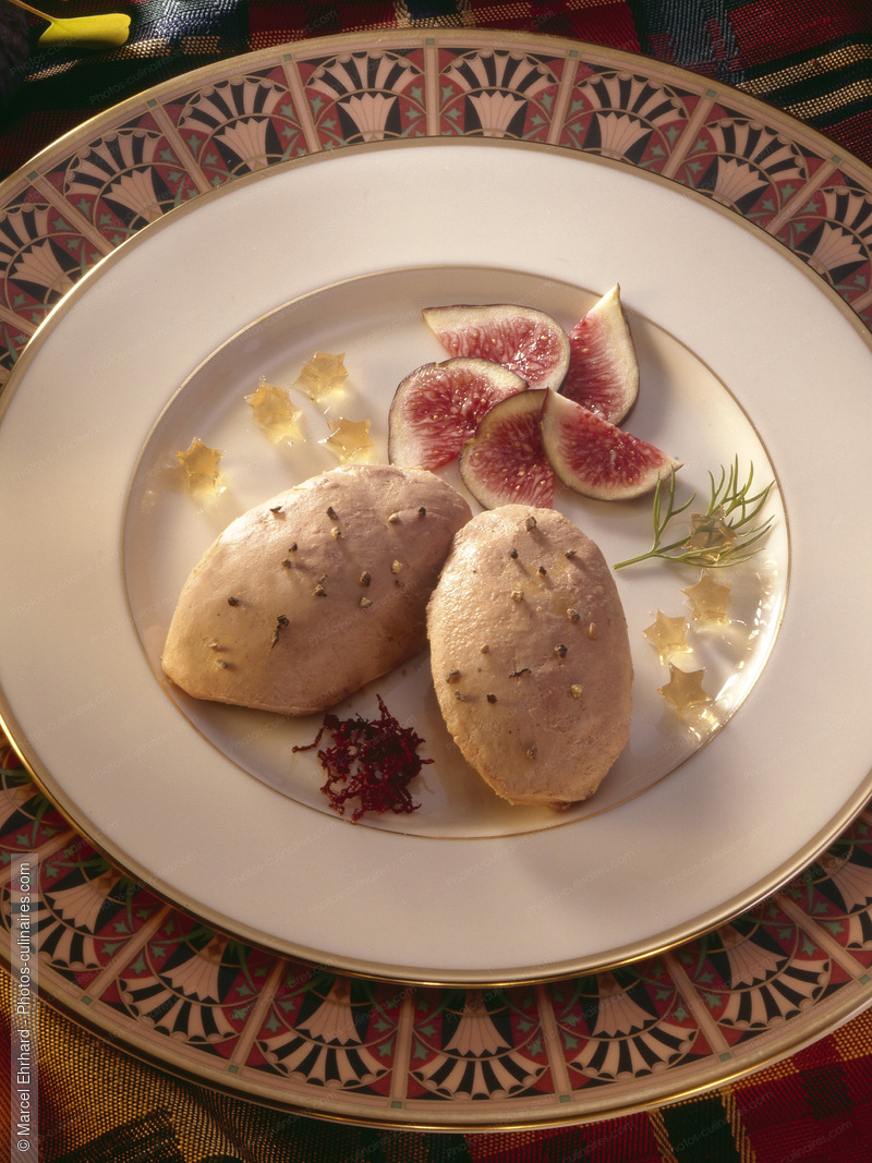 Copeaux de foie gras sur assiette - photo r&eacute;f&eacute;rence FG89.jpg