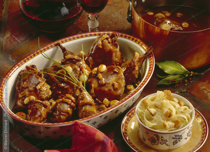 Coq au vin et p&acirc;tes - photo r&eacute;f&eacute;rence PC406.jpg
