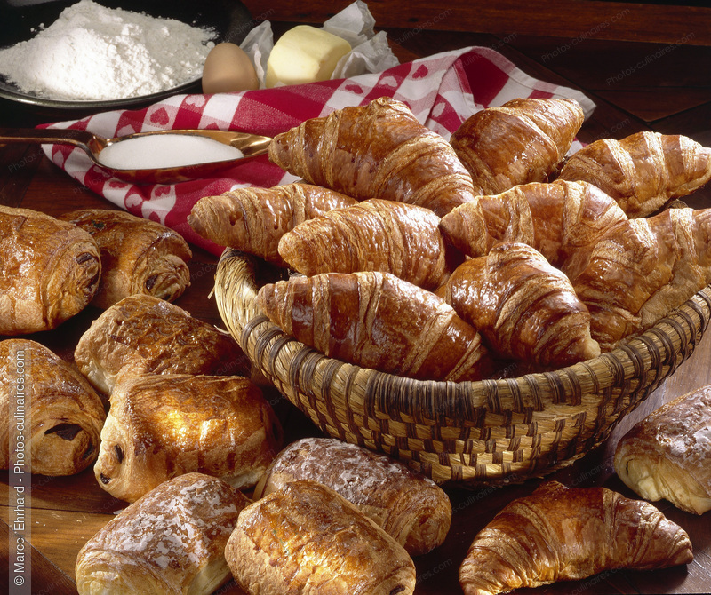 Corbeille de croissants - photo r&eacute;f&eacute;rence KP168.jpg