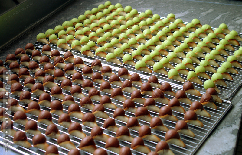 Cornets de massepain et de chocolat - photo r&eacute;f&eacute;rence DE85N.jpg