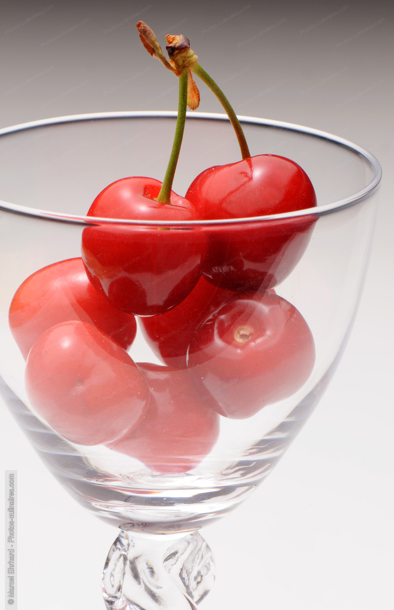 Coupe de cerises - photo r&eacute;f&eacute;rence FRU188N.jpg
