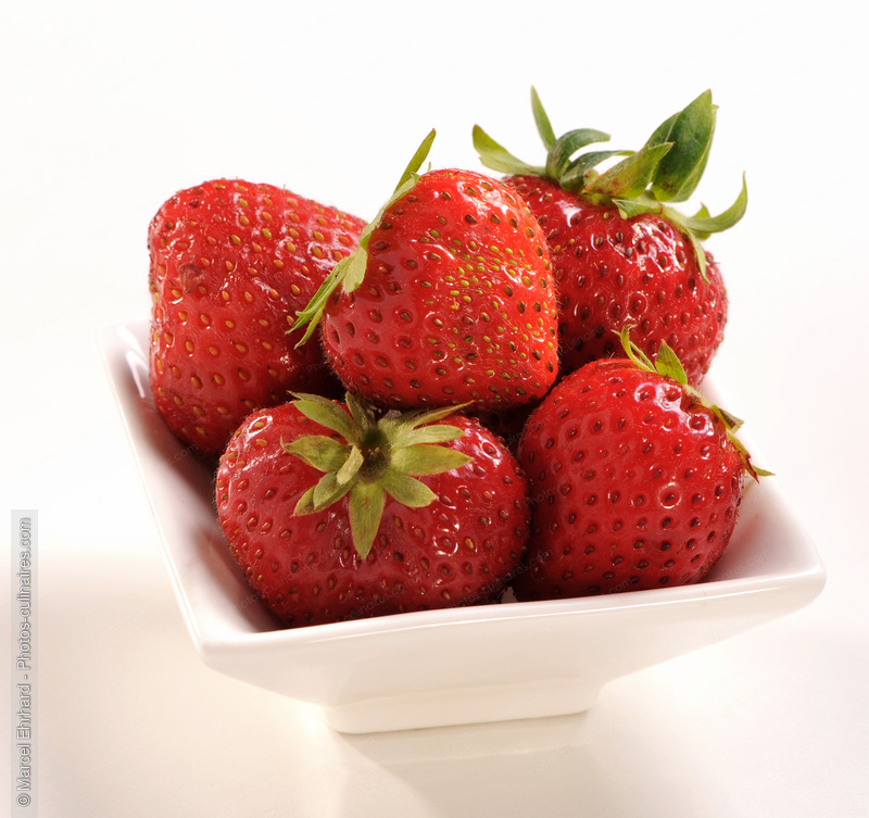 Coupe de fraises - photo r&eacute;f&eacute;rence FRU295N.jpg