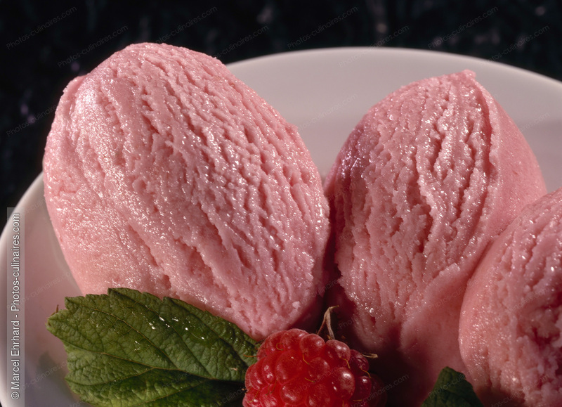 Coupe de glace et framboise - photo r&eacute;f&eacute;rence DE349.jpg
